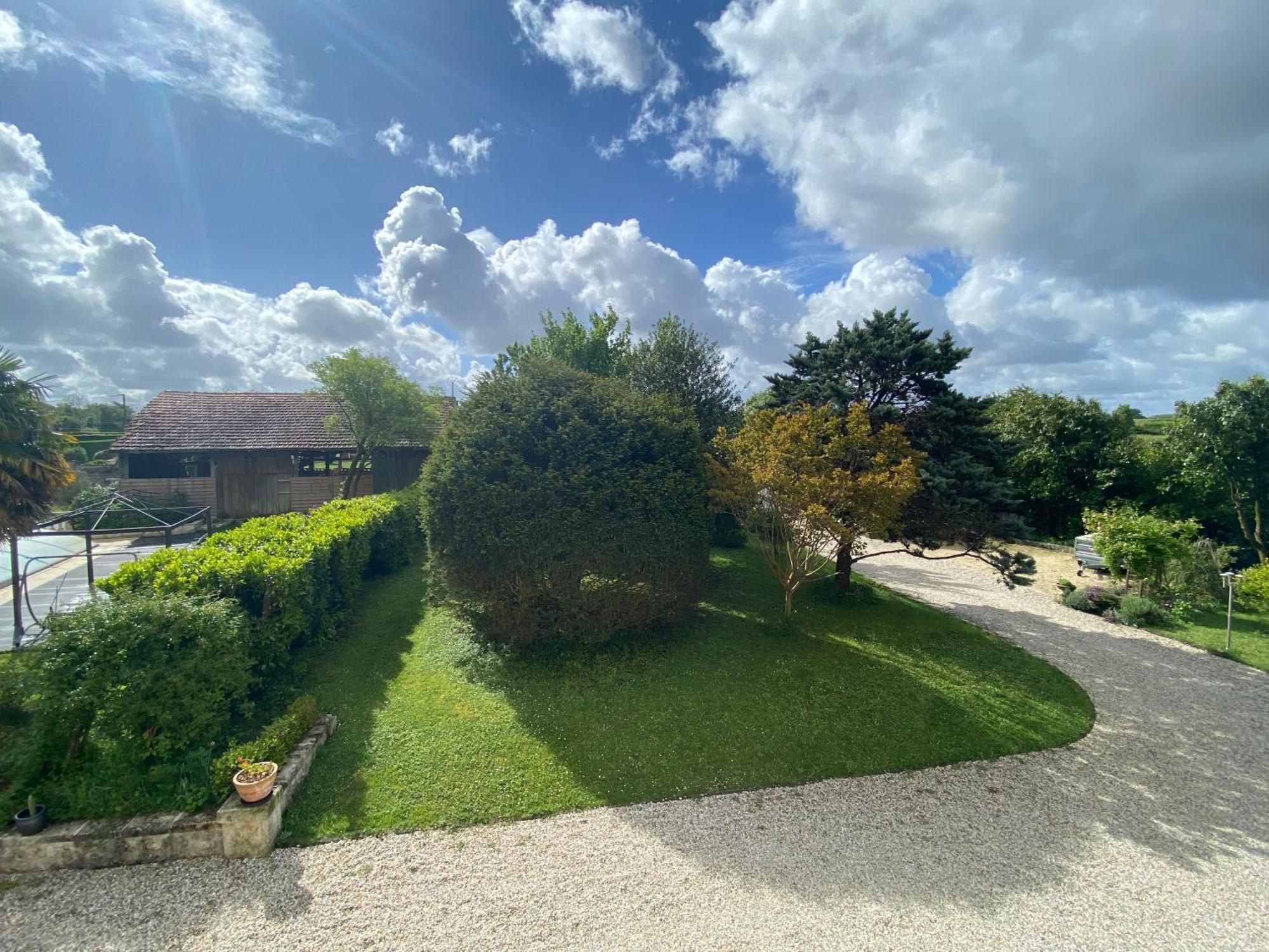 Domaine De La Perthuiserie Saint-Porchaire Exterior photo